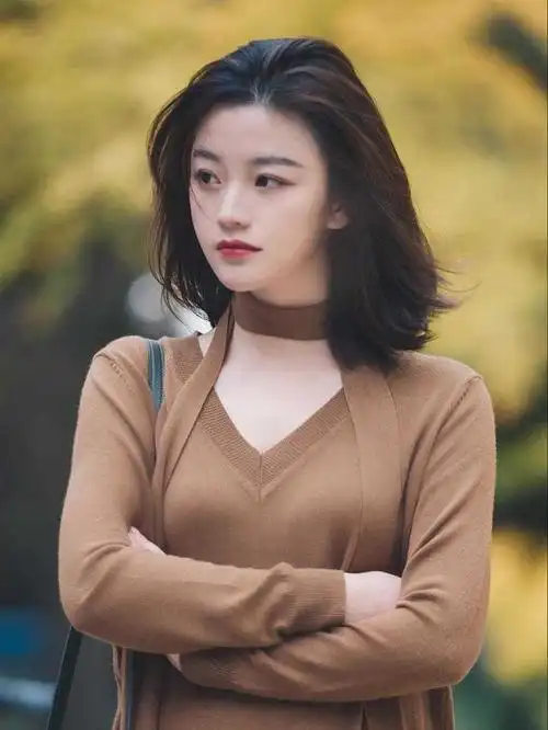 精致女人选外套必入这三款简约优雅又有气质谁穿谁美