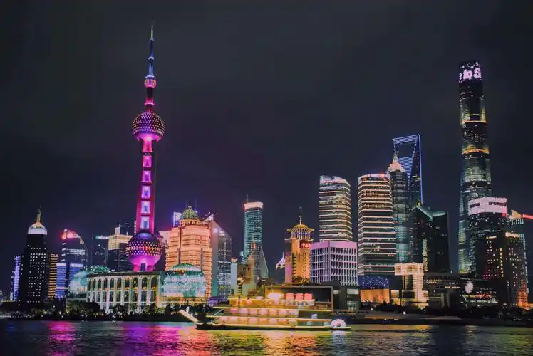 上海外滩的繁荣夜晚