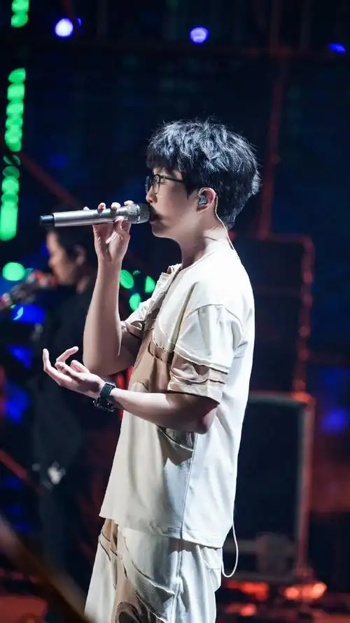 也是可爱帅气的毛毛,他就是温文尔雅的@毛不易!