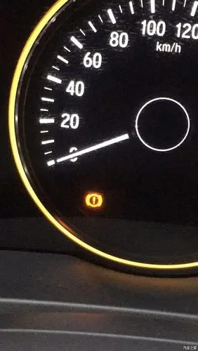 仪表盘橙色刹车灯亮 是什么问题