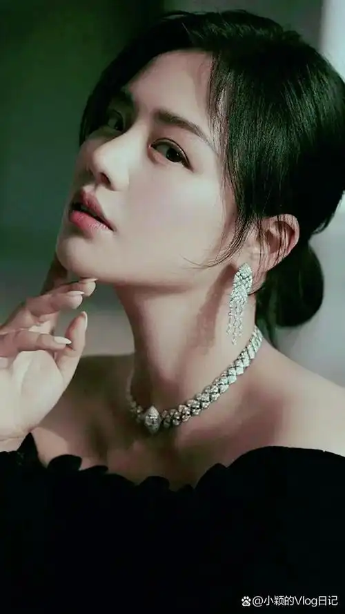 马思纯壁纸精选:市场新宠与演技派的完美结合 近期,马思纯成为了娱乐