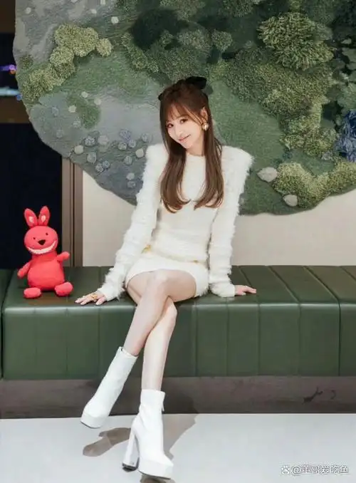 王心凌的少女感还是这么强啊!国风旗袍可爱丸子头,好甜好美