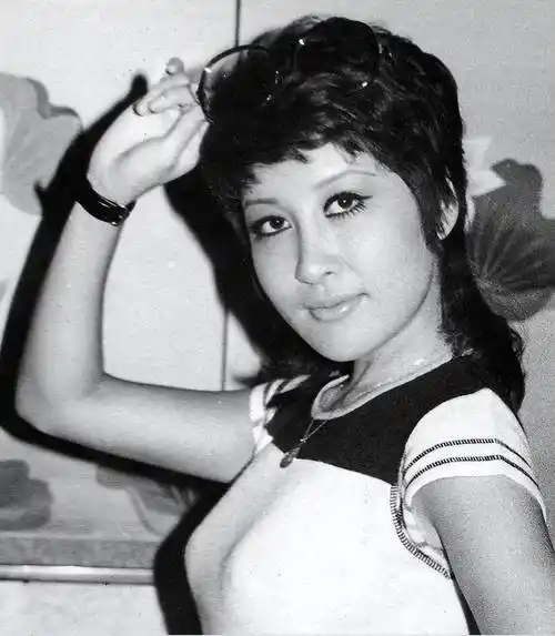 丁佩,一生都活在李小龙阴影中,年轻的女孩千万别爱上有家的男人_生活