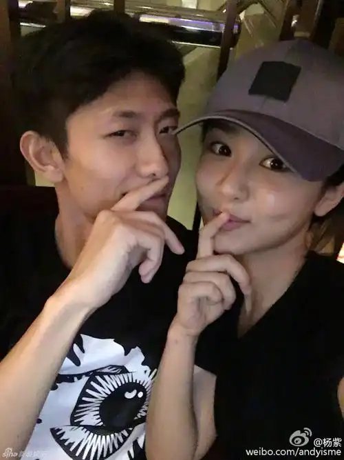 组图:小雪刘星相聚!张一山杨紫表情搞怪神同步