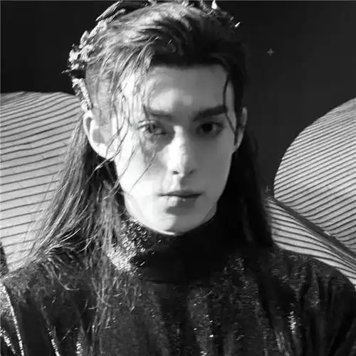 王鹤棣帅气头像图片合集_明星头像_头像屋