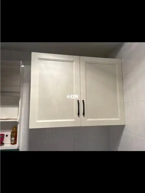 厕所里的太空铝吊柜