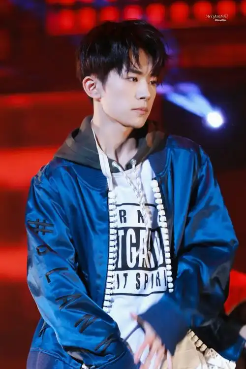 愚人节易烊千玺美貌纯净版  帅的很突出我的大明星  @tfboys-易烊千玺