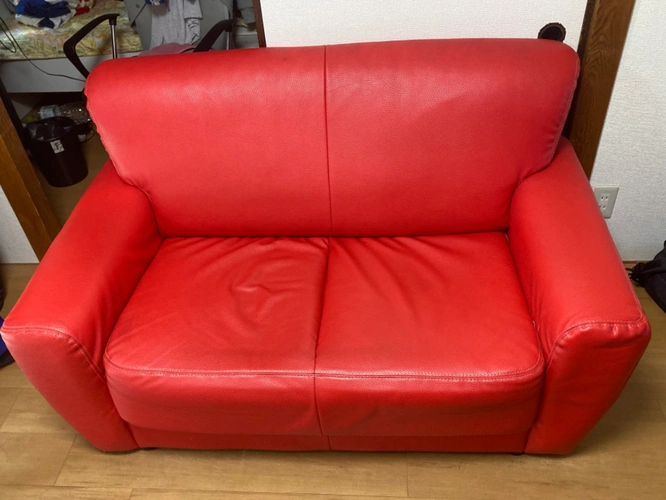 红色合成皮沙发出售坐标爱知县名古屋绿区自取3000送货请加微信