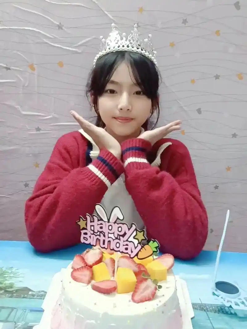 我的女孩9712岁了,不知不觉迎来了第一个本命年,12岁是你 - 抖音