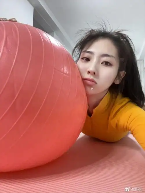 邢菲健身随拍##邢菲健身对镜自拍#姐姐又去运动啦!