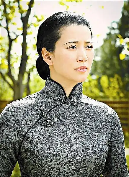 当然,我们民国的爱美女性也发现了这种发型的恶臭之处,纷纷改头换面