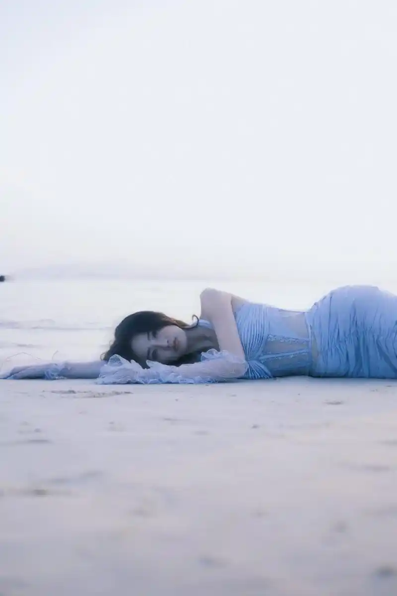 徐璐 海边 蓝色礼服