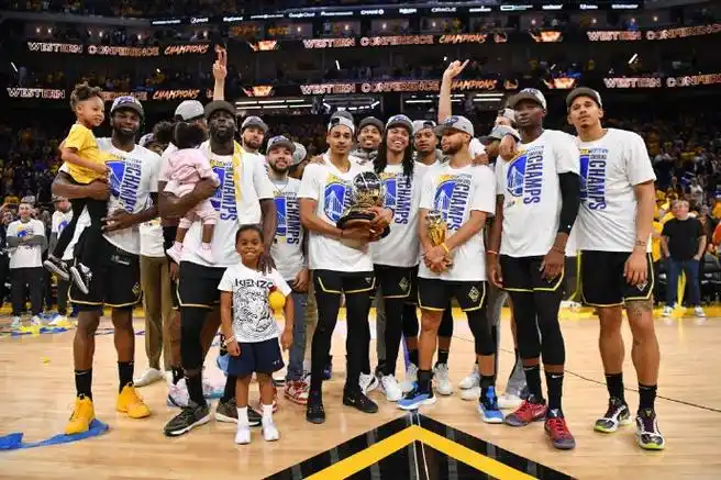 勇士西部冠军#warriors family西决冠军全家福