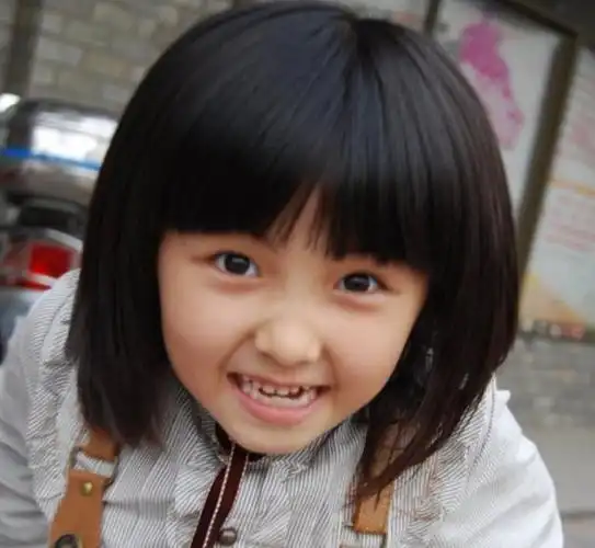 张子枫小时候把拖鞋弄坏哭着说不是好孩子了妹妹想删路人狂笑