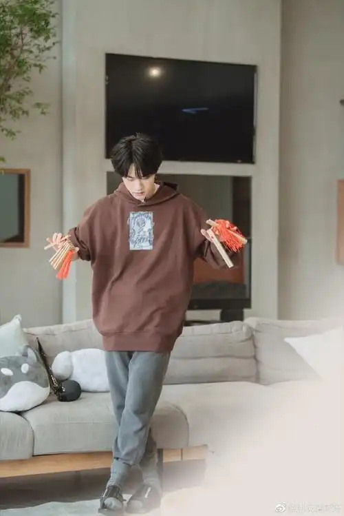 四字 易烊千玺 yyqx 四字弟弟##易烊千玺电影小小的我