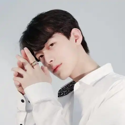 欣赏自己的风景帅哥头像真人头像高清霸气