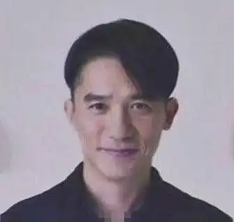 花式秀恩爱!刘嘉玲钱包里有梁朝伟证件照 - 星辰影院