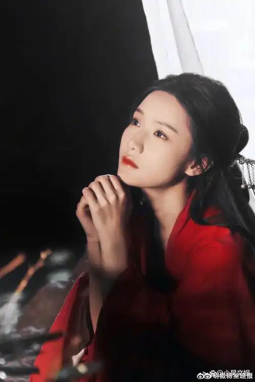 陈意涵古风红衣破碎感美呆众人!