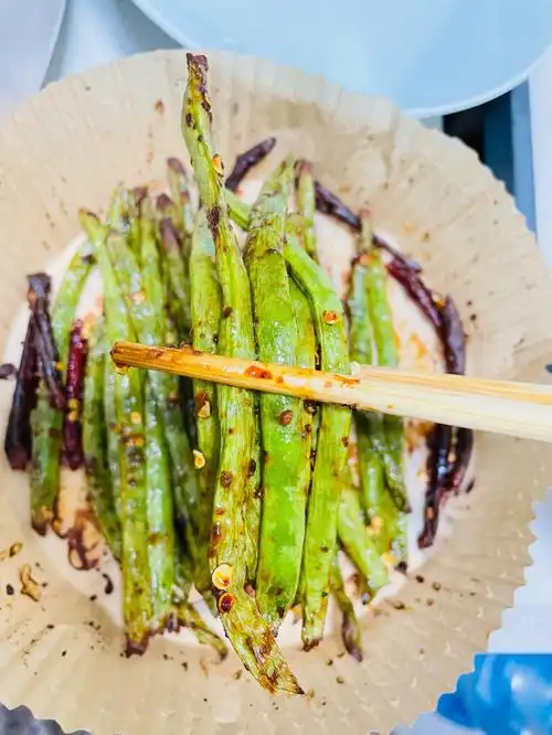 我的空气炸锅牛逼症犯了想想之前半锅油炸豆角,肝儿颤疼闲置了空气