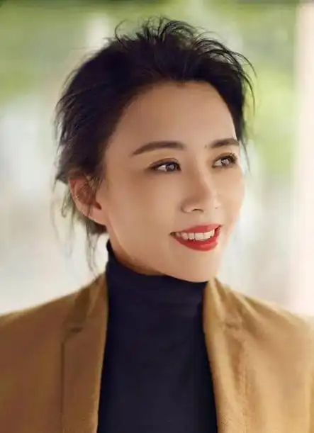 马丽,一说到她,很多人第一想到的或许是开心麻花的那位搞笑演员马丽