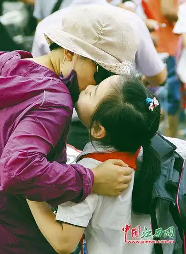 小朋友开学不适应新环境咋给幼升小孩子断奶