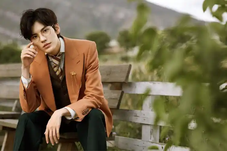 分享一组毕雯珺图片给大家,图中的明星图片壁纸会点缀你的电脑桌面