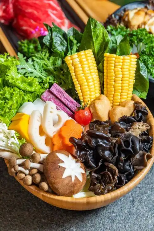 还有飞鱼籽墨鱼滑,蔬菜拼盘……上百种经典菜品,一周恨不能这里吃7天!