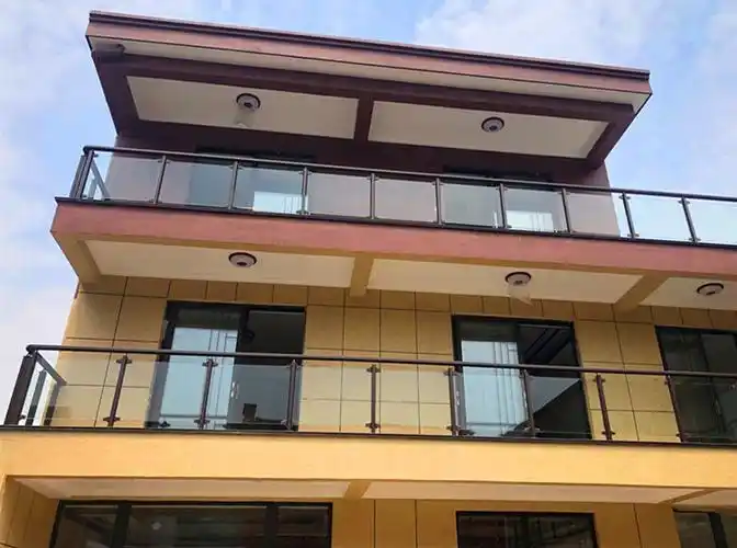 室外阳台栏杆无孔玻璃露天扶手铝镁合金立柱家用屋顶护栏别墅定制 总