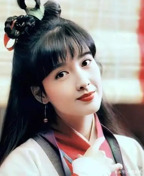 周慧敏的古装造型,没有过浓的妆容,美得让人有点不知所措.