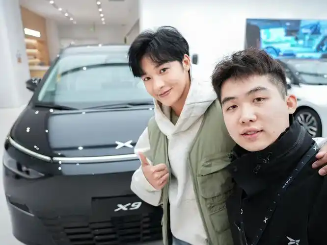 x玖少年团队长伍嘉成来看x9了快来解锁实力明星同款座驾