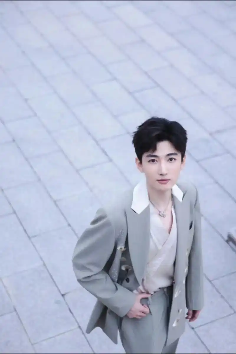 刘昱晗 新照片出炉啦 - 抖音