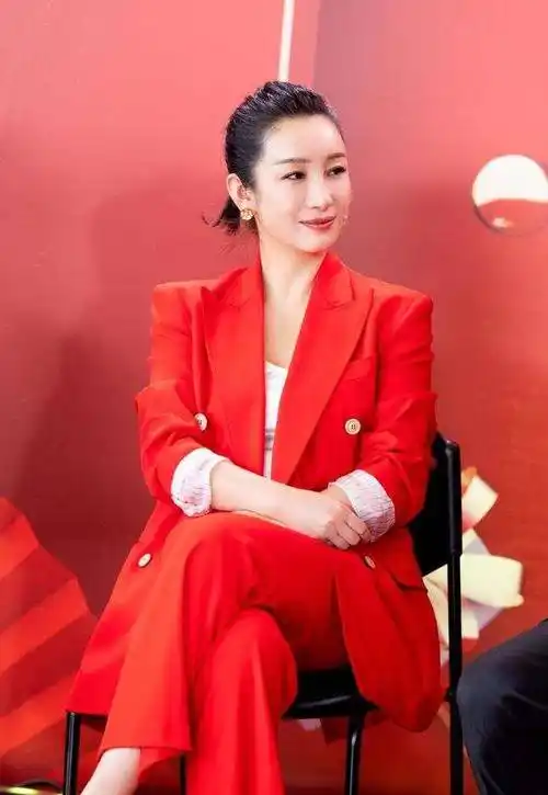 拿到影后却被嘲丑长时间没工作的秦海璐只好放弃演戏当白领