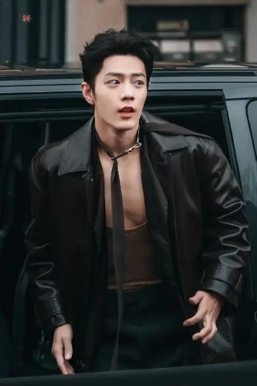 肖战这胸肌##肖战领口一年比一年低