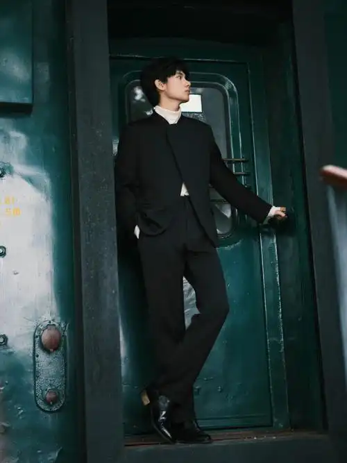 胡先煦穿过月亮的旅行##北京国际电影节##胡先煦鲜花拂面造型