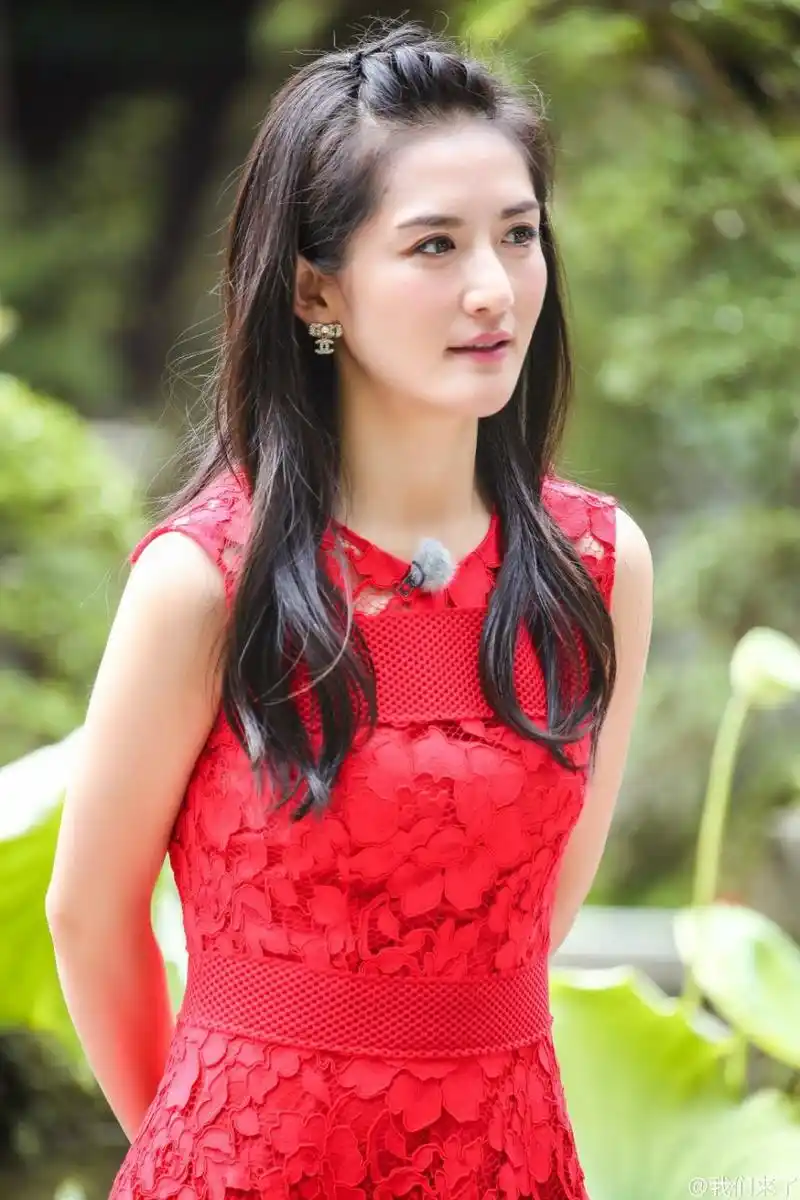 组图:美得没天理!谢娜手持团扇娇羞可人_高清图集_新浪网