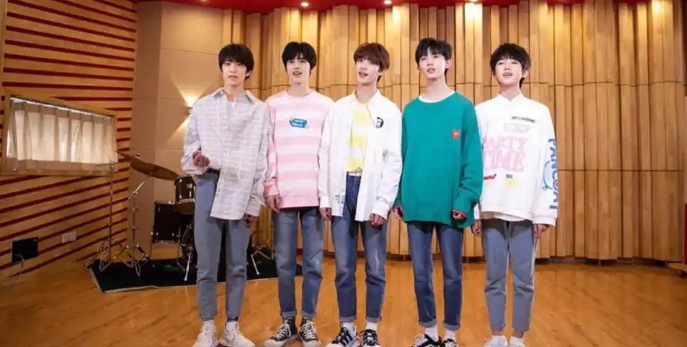 台风少年团  祝台风少年团三周年快乐啊!