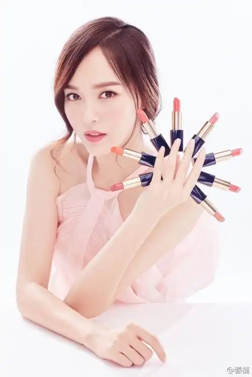 唐嫣 雅诗兰黛中国区彩妆大使