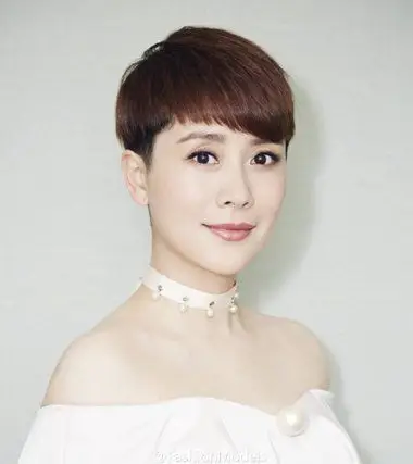 剃鬓角女生齐耳短发 剃鬓角短发女生发型