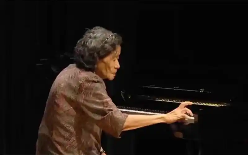 中国第一代钢琴家巫漪丽演奏《梁祝》,前奏一响,世界安静了