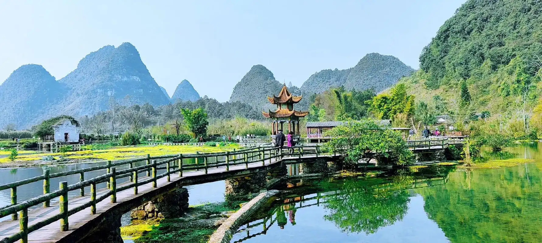 位于广西百色靖西的鹅泉是归春河的发源地,是世界第二大跨国瀑布 - 抖