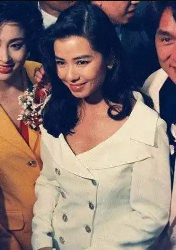 袁咏仪凌晨悼念梅艳芳 曾为合作苦等6年