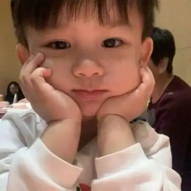 韩版萌娃头像 高清可爱双手撑下巴的韩国萌娃头像图片_男生头像_美头