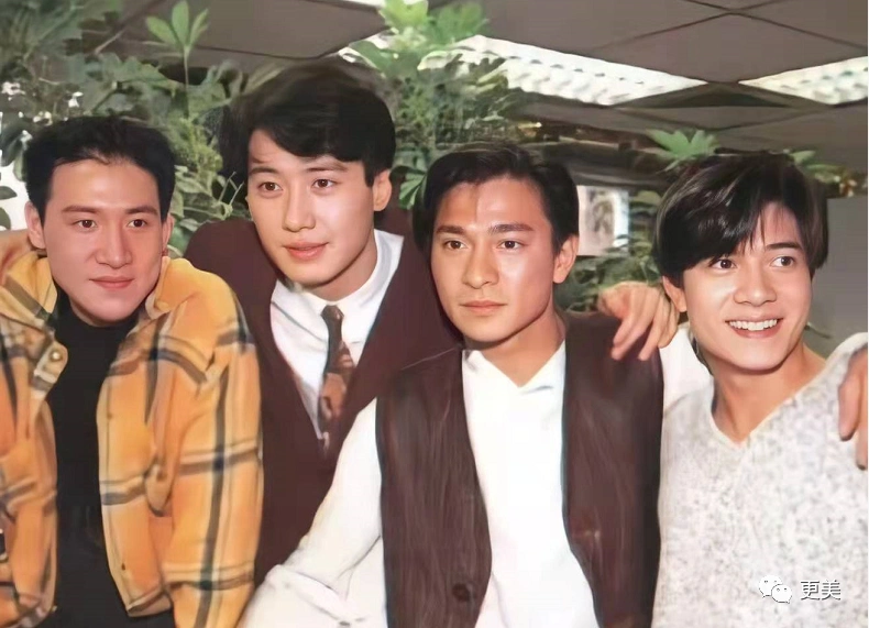 比如这张四大天王合照,他就比另三人少一抹"流气",多一分温吞感,像是