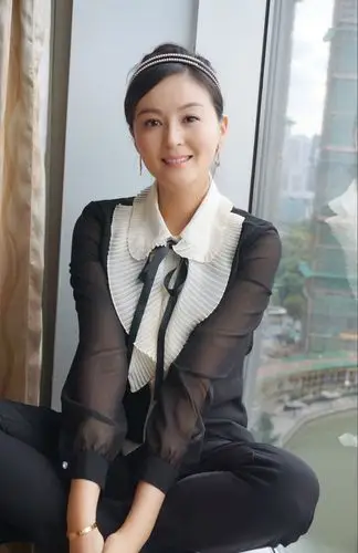 戴娇倩赫本造型惊艳众人 冬日气场全开