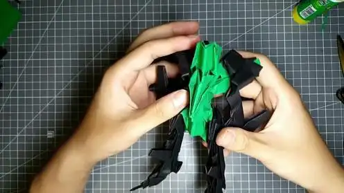 变形金刚折纸教你折纸进化机器人一代小巧又漂亮立在桌上比手办还好玩