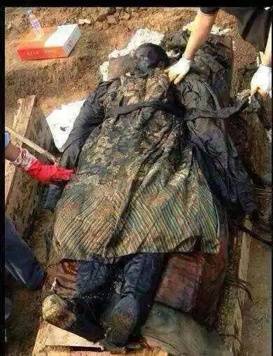 网传"广西省北海市合浦县白沙镇创兴再生资源挖出了强尸"属于造假谣言