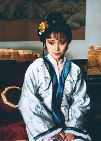 87版电视剧《红楼梦》剧照,陈晓旭饰演林黛玉.