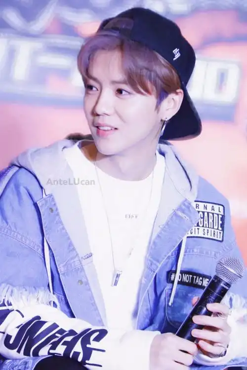 为鹿晗的美颜满点赞,为爱唱歌的 鹿晗 点赞,为可爱的鹿晗点赞