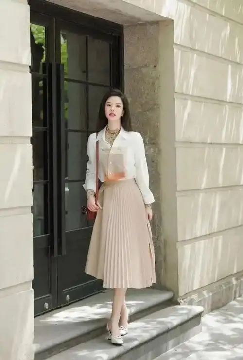 衬衫搭配百褶裙的3种穿法气质又温柔