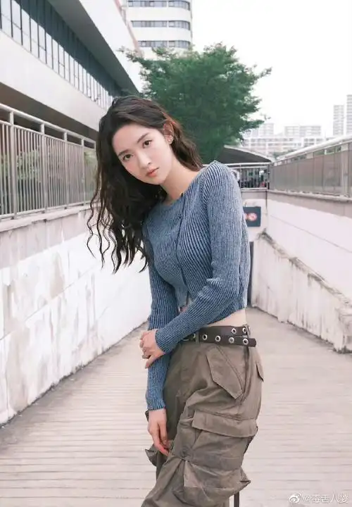 王玉雯居然这么高#长得漂亮,身材高挑,在人群中真的很显眼,大长腿真